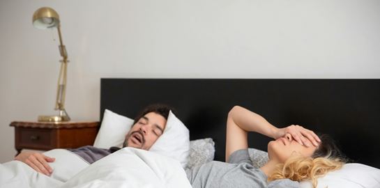 7 τρόποι να σταματήσεις το ροχαλητό-το Harvard έχει τη λύση