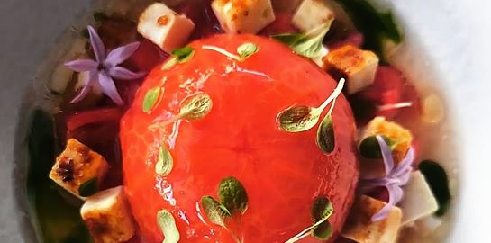 Λένε πως εκεί θα φας μια από τις κορυφαίες ντοματοσαλάτες της Ελλάδας