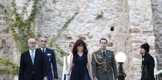 Η Κατερίνα Σακελλαροπούλου θα συναντηθεί σήμερα με τη μοναδική κάτοικο της Κινάρου