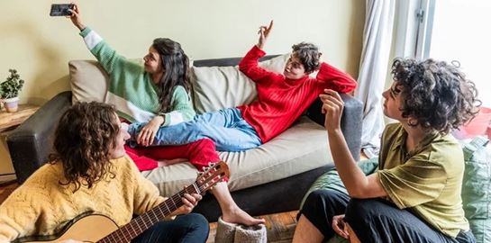 Οι μελωδίες που αγαπάμε να ακούμε κάθε Κυριακή