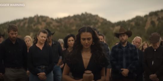 Στο Trigger Warning του Netflix η Jessica Alba παίρνει την εκδίκησή της, στην κυριολεξία