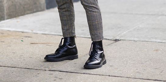 Οι μπότες του φετινού φθινοπώρου είναι αυστηρά μαύρες