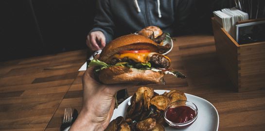 Τα φαγητά που σε κάνουν δυστυχισμένο