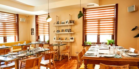 Πώς το Frankie εξελίχθηκε σε μία από τις καλύτερες τρατορίες της Αθήνας