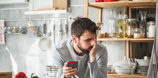 Σε τρομερή ανησυχία οι Έλληνες για την πανδημία