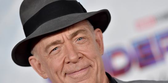 J.K. Simmons, ο πιο &#39;ανάγλυφος&#39; Άγιος Βασίλης στη μεγάλη οθόνη