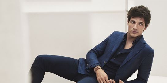 4 τρόποι να φορέσεις το navy blue blazer