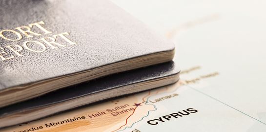 Το σκάνδαλο με τα &quot;χρυσά διαβατήρια&quot; προκαλεί πολιτικό σεισμό στην Κύπρο