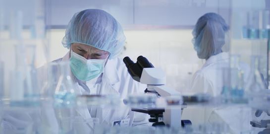 Έρευνα εξηγεί γιατί οι άντρες νοσούν πιο σοβαρά από τον κορονοϊό