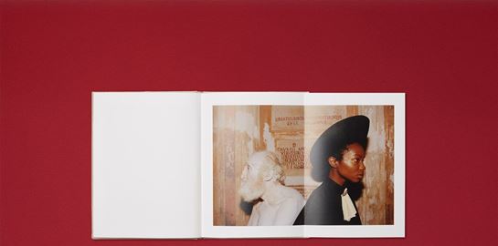 O Γιώργος Λάνθιμος φωτογραφίζει για τον Οίκο Gucci