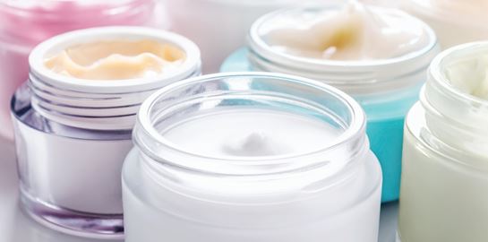 To success story του φαρμακοποιού που έγινε δισεκατομμυριούχος από μάσκες ομορφιάς των 3 ευρώ