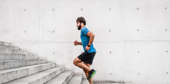 Η σωστή γυμναστική στην καραντίνα σύμφωνα με Έλληνα υπερμαραθωνοδρόμο