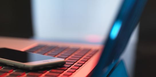 Οι διαδικτυακές απάτες εκτοξεύουν το εμπόριο λευκής σαρκός