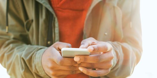 Ένα app μεταφράζει σε 14 γλώσσες τις οδηγίες για το sms του lockdown