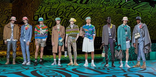 Έτσι δημιούργησε τα φανταστικά prints ο Dior Men με τον Shawn Stussy