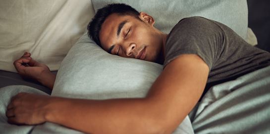 Ένας εύκολος τρόπος για να κοιμάσαι μέσα σε 2 λεπτά