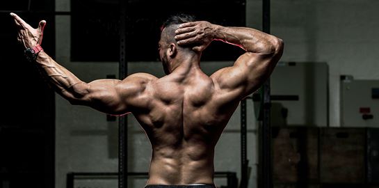 5 ασκήσεις για ταυτόχρονη υπερτροφία ώμων και πλάτης