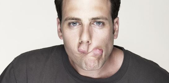 Γυμναστική προσώπου για να δείχνεις νεότερος