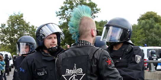 Sturmbrigade/ Wolfsbrigade 44: Η νεοναζιστική οργάνωση με πρότυπο τα SS