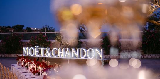 Moët &amp; Chandon: Μια βραδιά γεμάτη λάμψη και καλοκαιρινή μαγεία στις Σπέτσες!