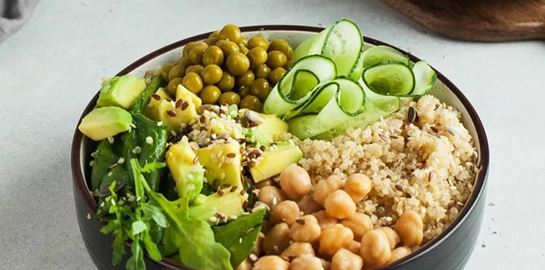 Καλοκαιρινή διατροφή με όσπρια: Γιατί δεν πρέπει να λείπουν από το καθημερινό μενού σου αυτή την εποχή;