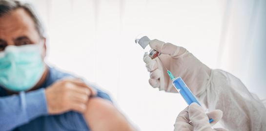 Εμβόλια: Πότε παίρνουν σειρά 50αρηδες και ευπαθείς ομάδες