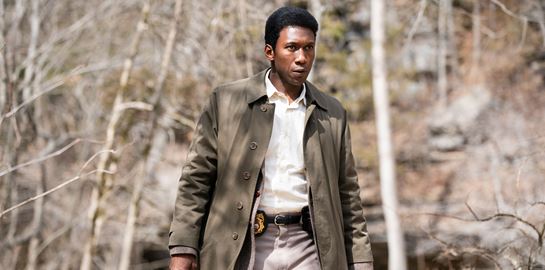 Στο τελευταίο trailer του True Detective 3 πάμε μία σκοτεινή βόλτα στα Όζαρκς