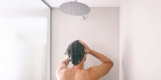 Το κρύο ντους είναι σωτήριο με ή χωρίς καύσωνα