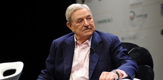Τον George Soros βλέπουν πίσω από τις ταραχές οι συνωμοσιολόγοι
