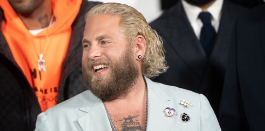 Ο Jonah Hill και η ψυχοθεραπεία που δε μας κάνει αυτόματα καλούς συντρόφους