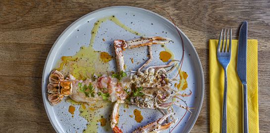 Σε αυτά τα εστιατόρια, η αθηναϊκή κουζίνα δεν φοβάται να πειραματιστεί