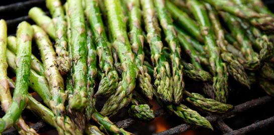 Οι άντρες κοροϊδεύουν τους φίλους τους που δεν τρώνε κρέας, σύμφωνα με νέα έρευνα