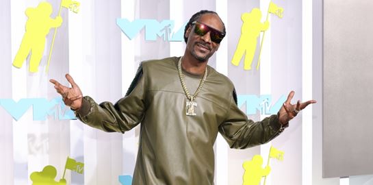 Η &#39;ποδοσφαιρική&#39; διασκευή του In The Air Tonight από τον Snoop Dogg τελικά δεν είναι τόσο κακή ιδέα