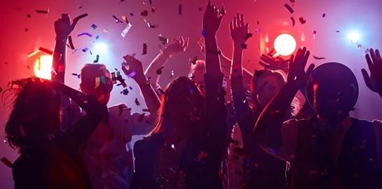 Nights out contest | Κέρδισε πρόσκληση για τo Best After Office Event x Schweppes - το hot party στο Nice n&#39; Easy στον Πειραιά