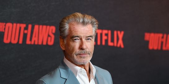 Τα πράγματα που κάνει ο Pierce Brosnan και μένει fit στα 72