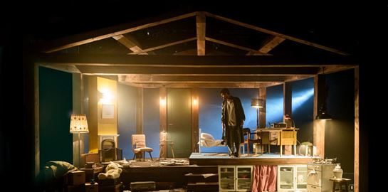 5 θεατρικές παραστάσεις που εμπνέονται από την επιστήμη