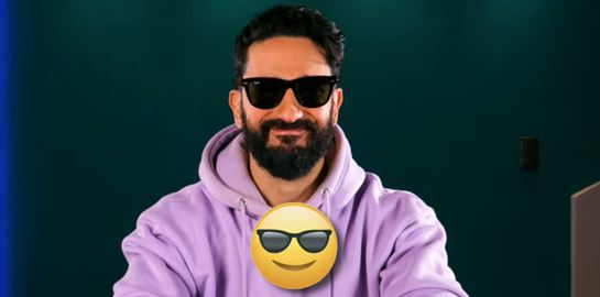 Πώς θα ήταν η ζωή μας αν μιλούσαμε μόνο με emoji, σύμφωνα με τον Διονύση Ατζαράκη