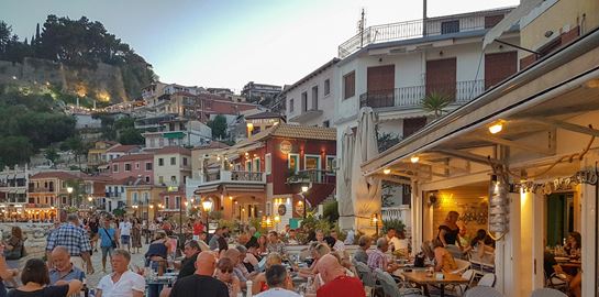 Νυχτερινή απαγόρευση και διακοπή μουσικής στην εστίαση τα επόμενα μέτρα