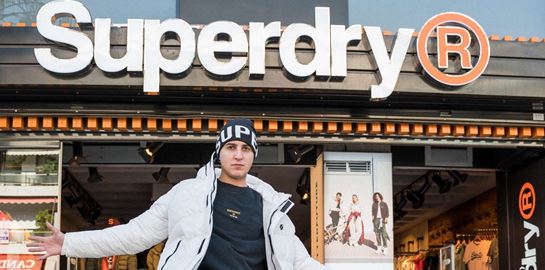 Μία τέλεια ημέρα για ψώνια με τον Good Job Nicky