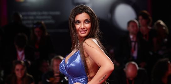 Η Elettra Lamborghini ομορφαίνει τη Μύκονο