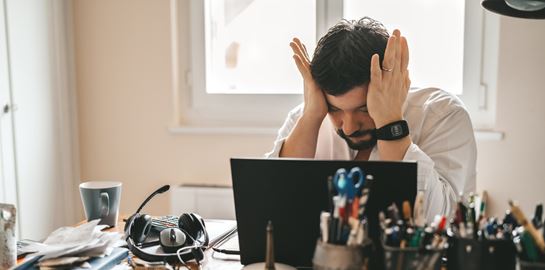 12 σημάδια ότι φλερτάρεις με το σύνδρομο burnout