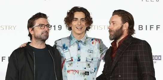 Το εκκεντρικό denim workwear look του Timothée Chalamet