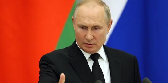 O Putin έχει χάσει την επαφή με την πραγματικότητα, γράφει το Bloomberg