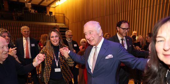 Ο Βασιλιάς Κάρολος ξέρει (και) να χορεύει