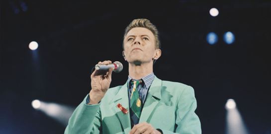 Όταν ο David Bowie χάρισε δύο κιθάρες στο Lewis Hamilton