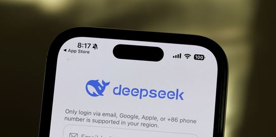 Γιατί έγινε πανικός με το DeepSeek και τι σημαίνει για την εξέλιξη της AI