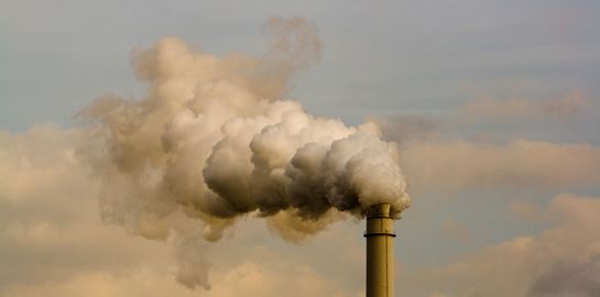 Η μεγαλύτερη μείωση στις ετήσιες εκπομπές διοξειδίου του άνθρακα από τον Β&#39; Παγκόσμιο Πόλεμο