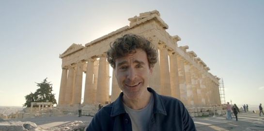 To viral Greekend βίντεο είναι ένα μίνι αντίδοτο στη μιζέρια