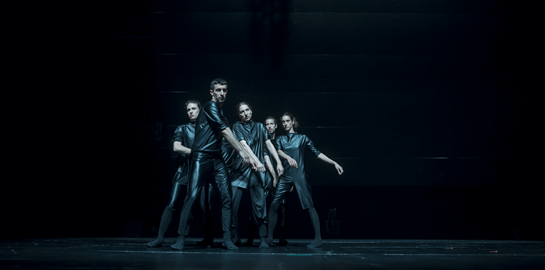 Ένας παγετώνας χορεύει στη Στέγη