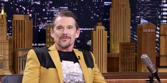 Ο Ethan Hawke δεν είναι ακόμα έτοιμος να ντυθεί σαν τον μπαμπά σου